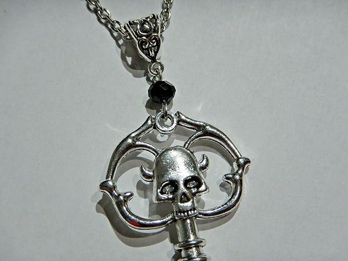 Wholesale Gothic Dark Skull Key Necklace